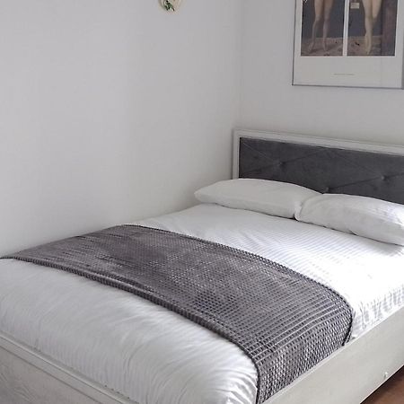 Premium Class Apartment, Free Parking, Maximum 5 Guests, 2 Bedrooms, 3 Beds Riga Bagian luar foto