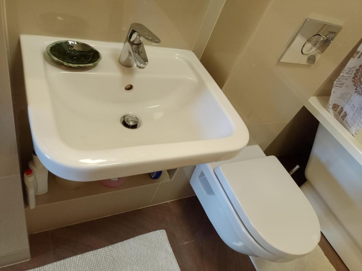 Premium Class Apartment, Free Parking, Maximum 5 Guests, 2 Bedrooms, 3 Beds Riga Bagian luar foto